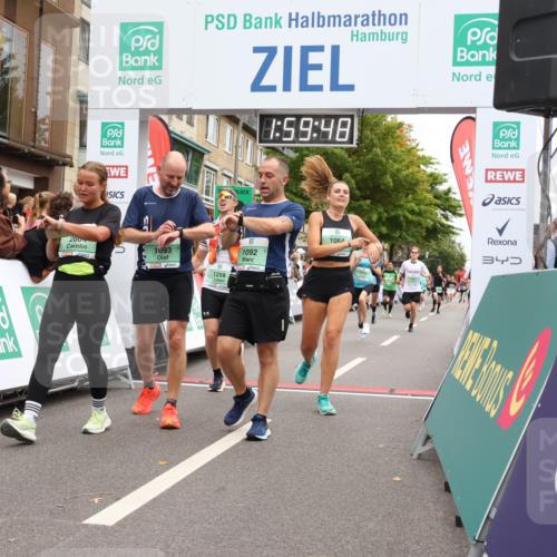 21.09.2025 - PSD Bank Halbmarathon Strokosch-Dieckow http://msf.ph/oto/8921948 21.09.2025 11:59:11 Ziel 1064, 1092, 1093, 1258, 2332, 2344, 2436, 2441, 2540, 2582, 2641, 2664, 3771 meine-sportfotos.de