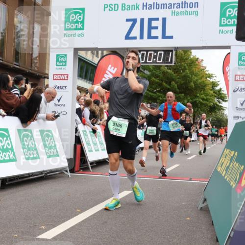 21.09.2025 - PSD Bank Halbmarathon Strokosch-Dieckow http://msf.ph/oto/8922033 21.09.2025 11:59:24 Ziel 1033, 1486, 1648, 1812, 2186, 2325, 2328, 2472, 2484, 2533, 2602, 2610, 2718, 2758, 2785, 3054 meine-sportfotos.de