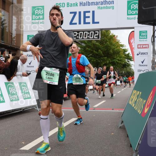 21.09.2025 - PSD Bank Halbmarathon Strokosch-Dieckow http://msf.ph/oto/8922045 21.09.2025 11:59:25 Ziel 1033, 1486, 1648, 1812, 2186, 2325, 2328, 2472, 2484, 2533, 2602, 2610, 2718, 2785 meine-sportfotos.de
