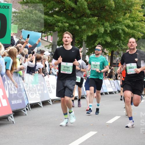 21.09.2025 - PSD Bank Halbmarathon Strokosch-Dieckow http://msf.ph/oto/8922107 21.09.2025 11:59:31 Ziel 1196, 1648, 2186, 2248, 2325, 2328, 2484, 2602, 2718, 2785, 2794, 2915, 3962 meine-sportfotos.de