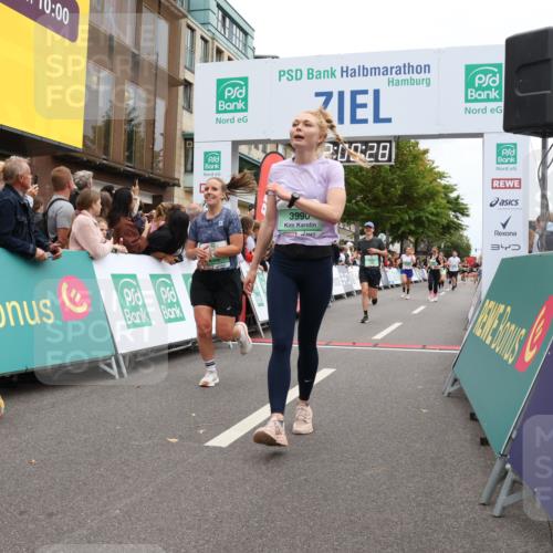 21.09.2025 - PSD Bank Halbmarathon Strokosch-Dieckow http://msf.ph/oto/8922297 21.09.2025 11:59:52 Ziel 1042, 1075, 1700, 2549, 2595, 2918, 3152, 3990, 4049 meine-sportfotos.de