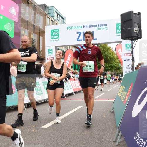 21.09.2025 - PSD Bank Halbmarathon Strokosch-Dieckow http://msf.ph/oto/8922425 21.09.2025 12:00:05 Ziel 1481, 1741, 1948, 2530, 2721, 2782, 2929, 3048, 3094, 4034, 4042 meine-sportfotos.de