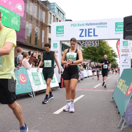 21.09.2025 - PSD Bank Halbmarathon Strokosch-Dieckow http://msf.ph/oto/8922531 21.09.2025 12:00:18 Ziel 1104, 1162, 2255, 2314, 2490, 2529, 2538, 2640, 2648, 2769, 2801, 3738, 3906 meine-sportfotos.de