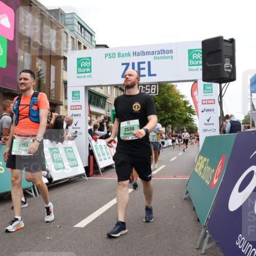 21.09.2025 - PSD Bank Halbmarathon Strokosch-Dieckow http://msf.ph/oto/8922543 21.09.2025 12:00:21 Ziel 1104, 1162, 1912, 1934, 2255, 2314, 2529, 2538, 2769, 3738 meine-sportfotos.de