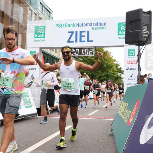 21.09.2025 - PSD Bank Halbmarathon Strokosch-Dieckow http://msf.ph/oto/8922578 21.09.2025 12:00:25 Ziel 1104, 1162, 1912, 1934, 2314, 2329, 2373, 2466, 2467, 2519, 2529, 2538, 3364 meine-sportfotos.de