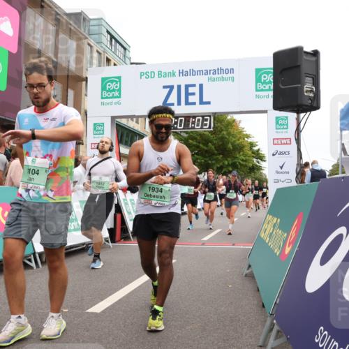 21.09.2025 - PSD Bank Halbmarathon Strokosch-Dieckow http://msf.ph/oto/8922584 21.09.2025 12:00:26 Ziel 1104, 1162, 1912, 1934, 2329, 2373, 2466, 2467, 2519, 2529, 2538, 3364 meine-sportfotos.de