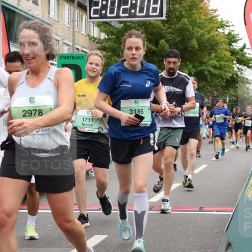 21.09.2025 - PSD Bank Halbmarathon Strokosch-Dieckow http://msf.ph/oto/8923091 21.09.2025 12:01:31 Ziel 1357, 1711, 2597, 2733, 2751, 2978, 3011, 3053, 3083, 3098, 3186, 3964, 4038 meine-sportfotos.de