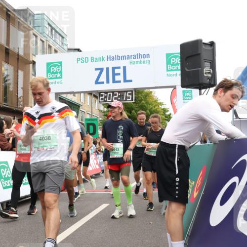 21.09.2025 - PSD Bank Halbmarathon Strokosch-Dieckow http://msf.ph/oto/8923124 21.09.2025 12:01:39 Ziel 1261, 1373, 1376, 1395, 1400, 1585, 1789, 2367, 2495, 2686, 2730, 2751, 2943, 3011, 3187, 3352, 3565, 3951, 3964, 3973, 4038 meine-sportfotos.de