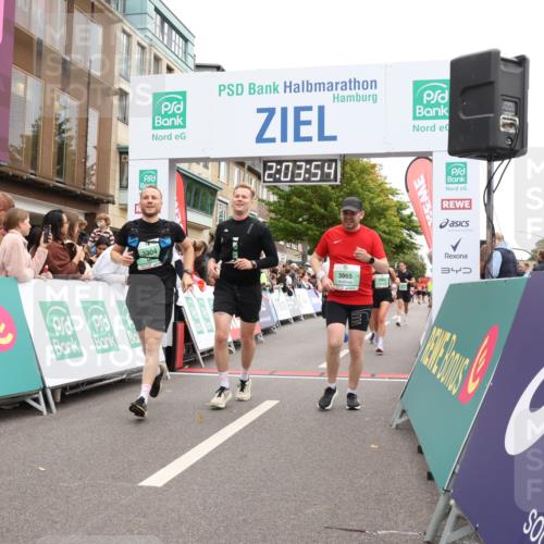 21.09.2025 - PSD Bank Halbmarathon Strokosch-Dieckow http://msf.ph/oto/8923815 21.09.2025 12:03:18 Ziel 1141, 1458, 1664, 2337, 2400, 2457, 2629, 2821, 3113, 3965, 3986 meine-sportfotos.de
