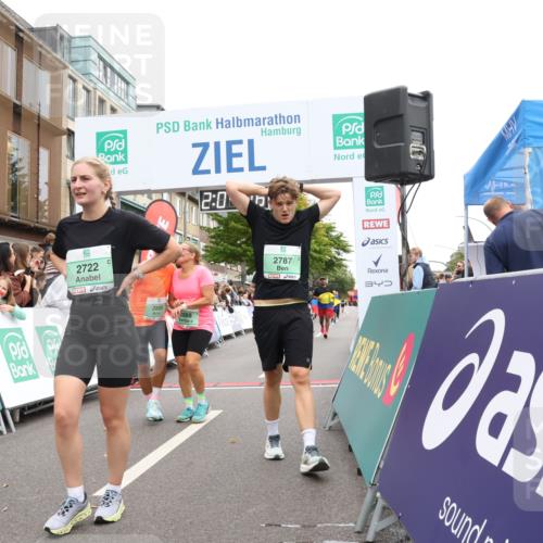21.09.2025 - PSD Bank Halbmarathon Strokosch-Dieckow http://msf.ph/oto/8923950 21.09.2025 12:03:39 Ziel 1160, 2520, 2565, 2722, 2787, 2798, 2888, 2889, 3184, 3189, 3213, 3248 meine-sportfotos.de