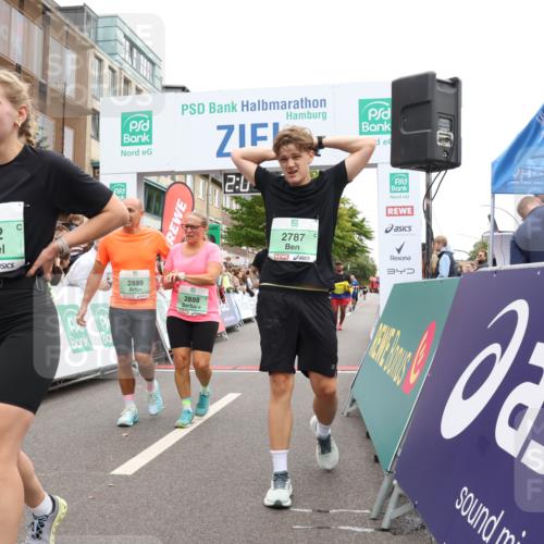 21.09.2025 - PSD Bank Halbmarathon Strokosch-Dieckow http://msf.ph/oto/8923955 21.09.2025 12:03:40 Ziel 1160, 2520, 2565, 2722, 2787, 2798, 2888, 2889, 3184, 3189, 3213 meine-sportfotos.de
