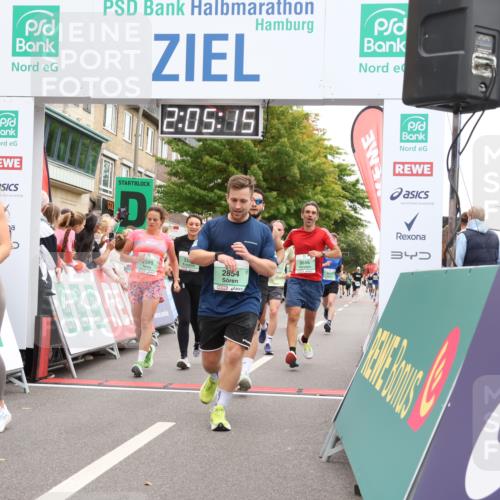 21.09.2025 - PSD Bank Halbmarathon Strokosch-Dieckow http://msf.ph/oto/8924458 21.09.2025 12:04:38 Ziel 1398, 1515, 1853, 2556, 2585, 2854, 3010, 3039, 3056, 3072, 3336, 3512, 3607 meine-sportfotos.de
