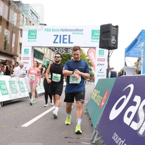 21.09.2025 - PSD Bank Halbmarathon Strokosch-Dieckow http://msf.ph/oto/8924469 21.09.2025 12:04:40 Ziel 1515, 1853, 2556, 2585, 2854, 2960, 3010, 3039, 3056, 3072, 3336, 3512, 3607 meine-sportfotos.de