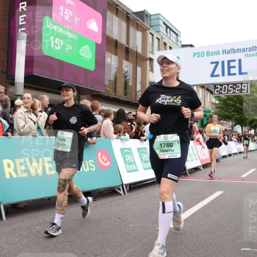 21.09.2025 - PSD Bank Halbmarathon Strokosch-Dieckow http://msf.ph/oto/8924533 21.09.2025 12:04:52 Ziel 1699, 1760, 2507, 2774, 3005, 3177 meine-sportfotos.de