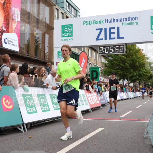 21.09.2025 - PSD Bank Halbmarathon Strokosch-Dieckow http://msf.ph/oto/8924616 21.09.2025 12:05:15 Ziel 2166, 3154, 3467 meine-sportfotos.de