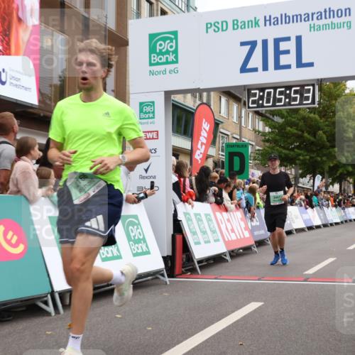 21.09.2025 - PSD Bank Halbmarathon Strokosch-Dieckow http://msf.ph/oto/8924625 21.09.2025 12:05:16 Ziel 2166, 3154, 3467 meine-sportfotos.de