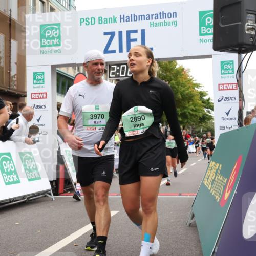 21.09.2025 - PSD Bank Halbmarathon Strokosch-Dieckow http://msf.ph/oto/8924848 21.09.2025 12:05:39 Ziel 1299, 1538, 2097, 2440, 2670, 2890, 3038, 3074, 3262, 3970 meine-sportfotos.de