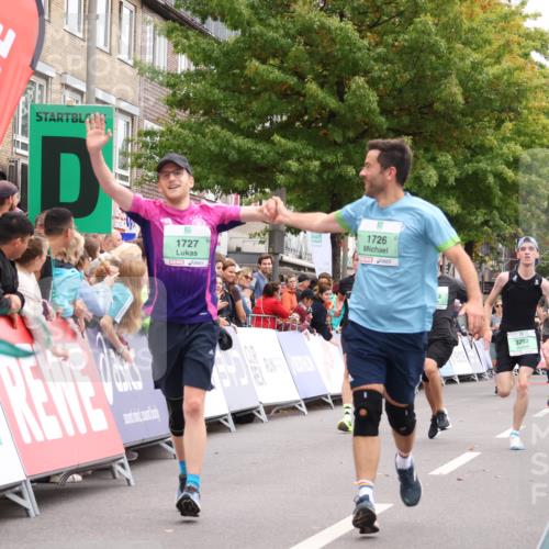 21.09.2025 - PSD Bank Halbmarathon Strokosch-Dieckow http://msf.ph/oto/8925106 21.09.2025 12:06:07 Ziel 1726, 1727, 2013, 2446, 2580, 3234, 3292, 3428 meine-sportfotos.de