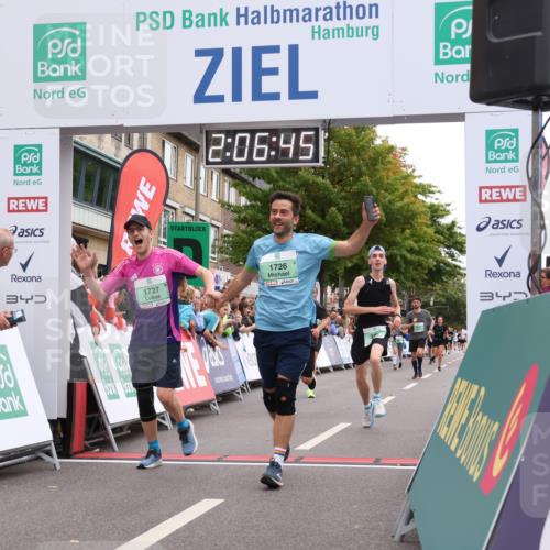 21.09.2025 - PSD Bank Halbmarathon Strokosch-Dieckow http://msf.ph/oto/8925124 21.09.2025 12:06:08 Ziel 1726, 1727, 2013, 2446, 2580, 3292, 3428 meine-sportfotos.de