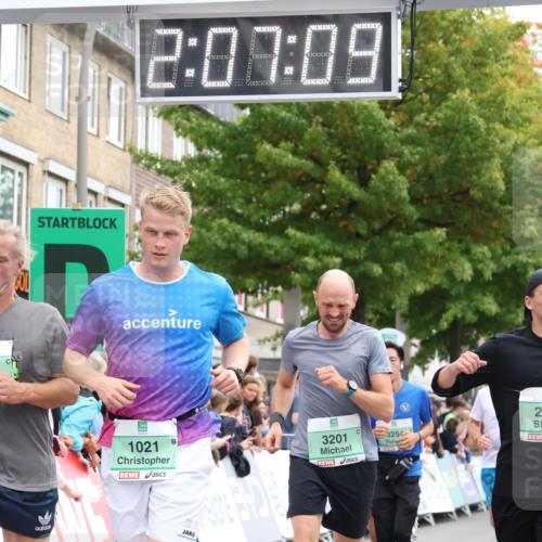 21.09.2025 - PSD Bank Halbmarathon Strokosch-Dieckow http://msf.ph/oto/8925281 21.09.2025 12:06:33 Ziel 1021, 1296, 1334, 2395, 2689, 2745, 2920, 2998, 3030, 3201, 3254, 3955 meine-sportfotos.de