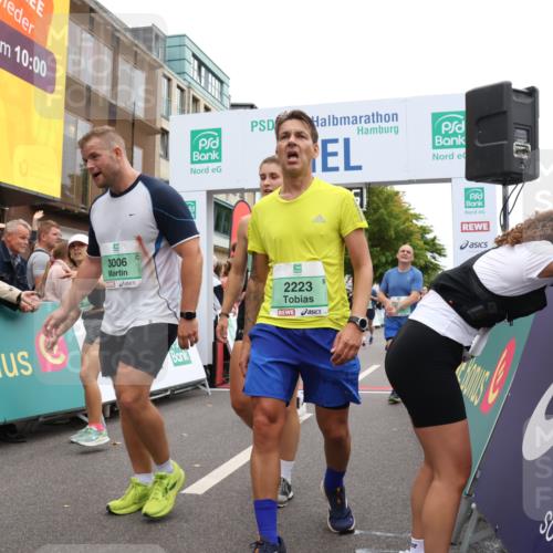 21.09.2025 - PSD Bank Halbmarathon Strokosch-Dieckow http://msf.ph/oto/8925643 21.09.2025 12:07:19 Ziel 1347, 1388, 1571, 1594, 2223, 2628, 2671, 2693, 2694, 2789, 2999, 3006, 3068, 3259, 3371, 3555, 3931 meine-sportfotos.de