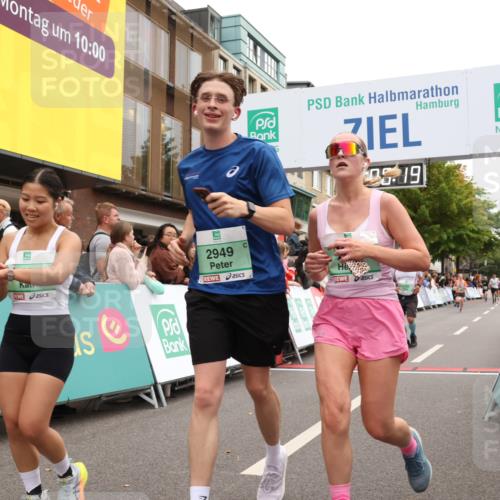 21.09.2025 - PSD Bank Halbmarathon Strokosch-Dieckow http://msf.ph/oto/8928244 21.09.2025 12:07:43 Ziel 2506, 2532, 2942, 2949, 3222, 3393, 3407, 4003 meine-sportfotos.de