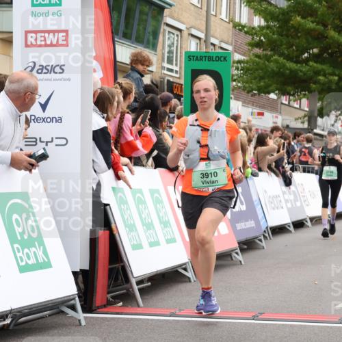 21.09.2025 - PSD Bank Halbmarathon Strokosch-Dieckow http://msf.ph/oto/8928291 21.09.2025 12:07:49 Ziel 2506, 3746, 3910 meine-sportfotos.de
