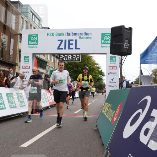 21.09.2025 - PSD Bank Halbmarathon Strokosch-Dieckow http://msf.ph/oto/8928354 21.09.2025 12:07:55 Ziel 2493, 2956, 3396, 3729, 3746, 3910, 3948, 3975 meine-sportfotos.de