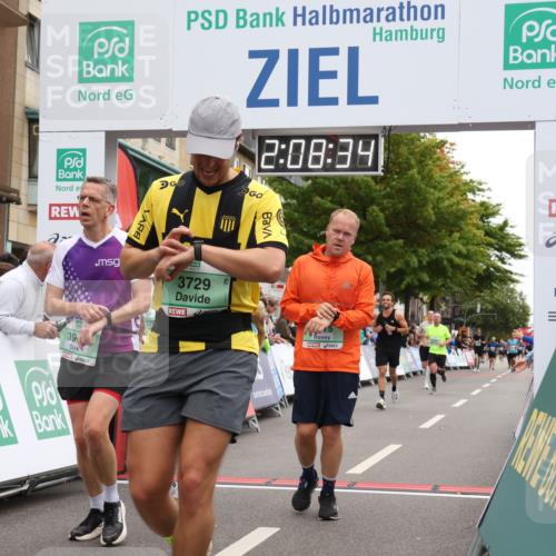 21.09.2025 - PSD Bank Halbmarathon Strokosch-Dieckow http://msf.ph/oto/8928385 21.09.2025 12:07:57 Ziel 2493, 2956, 3396, 3729, 3746, 3948, 3975 meine-sportfotos.de