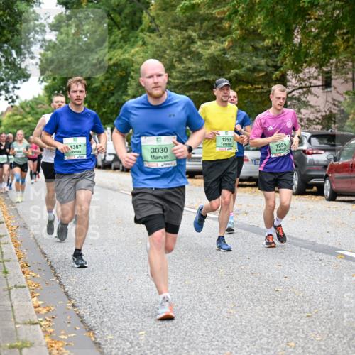 21.09.2025 - PSD Bank Halbmarathon Dr. Thomas Lammeyer http://msf.ph/oto/8928416 21.09.2025 10:48:01 Laufen 1387, 3030, 1253, 1255, 4915 meine-sportfotos.de