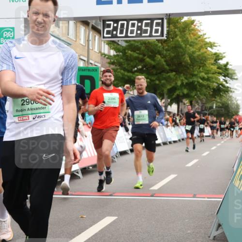 21.09.2025 - PSD Bank Halbmarathon Strokosch-Dieckow http://msf.ph/oto/8928569 21.09.2025 12:08:19 Ziel 1495, 1496, 2396, 2612, 2896, 2908, 3108, 3439 meine-sportfotos.de