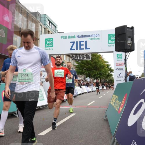21.09.2025 - PSD Bank Halbmarathon Strokosch-Dieckow http://msf.ph/oto/8928581 21.09.2025 12:08:20 Ziel 1495, 1496, 2176, 2396, 2612, 2896, 2908, 3439 meine-sportfotos.de