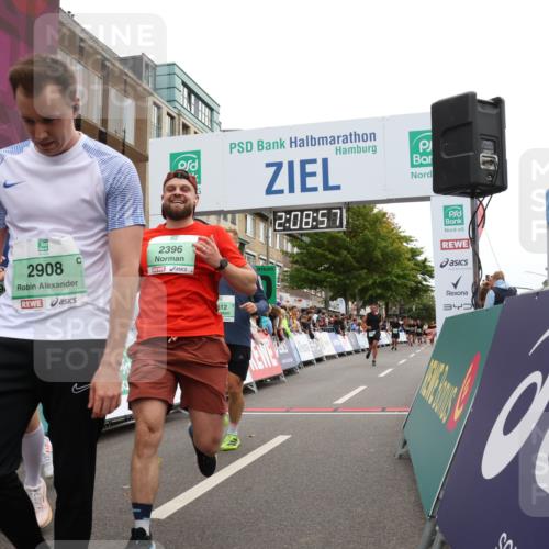 21.09.2025 - PSD Bank Halbmarathon Strokosch-Dieckow http://msf.ph/oto/8928586 21.09.2025 12:08:20 Ziel 1495, 1496, 2176, 2396, 2612, 2896, 2908, 3439 meine-sportfotos.de