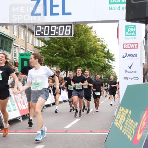 21.09.2025 - PSD Bank Halbmarathon Strokosch-Dieckow http://msf.ph/oto/8928665 21.09.2025 12:08:31 Ziel 1480, 1511, 1512, 2176, 2521, 2724, 2763, 2818, 2957, 3205, 3235, 3641, 3760 meine-sportfotos.de