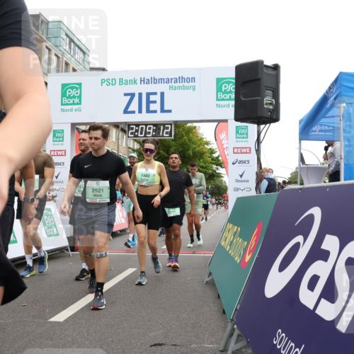 21.09.2025 - PSD Bank Halbmarathon Strokosch-Dieckow http://msf.ph/oto/8928705 21.09.2025 12:08:35 Ziel 1480, 1511, 1512, 1673, 2133, 2521, 2724, 2763, 2818, 2957, 3137, 3150, 3205, 3235, 3641, 3760 meine-sportfotos.de