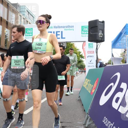 21.09.2025 - PSD Bank Halbmarathon Strokosch-Dieckow http://msf.ph/oto/8928720 21.09.2025 12:08:36 Ziel 1480, 1511, 1512, 1673, 2133, 2521, 2724, 2763, 2818, 2957, 3137, 3150, 3205, 3235, 3641, 3760 meine-sportfotos.de