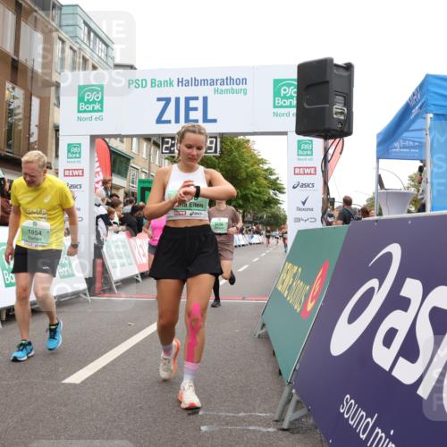 21.09.2025 - PSD Bank Halbmarathon Strokosch-Dieckow http://msf.ph/oto/8928922 21.09.2025 12:09:12 Ziel 1729, 1730, 1954, 2643, 3176, 3392, 3983 meine-sportfotos.de