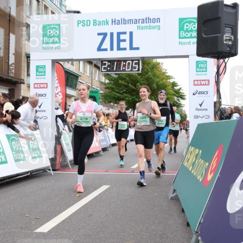 21.09.2025 - PSD Bank Halbmarathon Strokosch-Dieckow http://msf.ph/oto/8929468 21.09.2025 12:10:28 Ziel 1117, 1118, 1120, 2716, 2781, 3119, 3471, 3671, 3963 meine-sportfotos.de