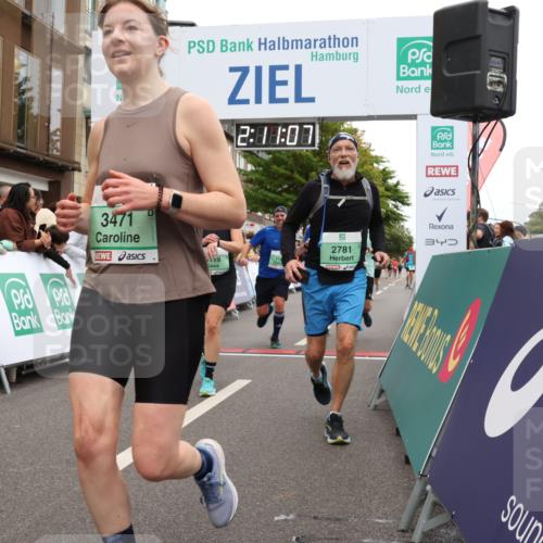 21.09.2025 - PSD Bank Halbmarathon Strokosch-Dieckow http://msf.ph/oto/8929491 21.09.2025 12:10:30 Ziel 1117, 1118, 1120, 2716, 2781, 3119, 3471, 3671, 3711, 3963 meine-sportfotos.de