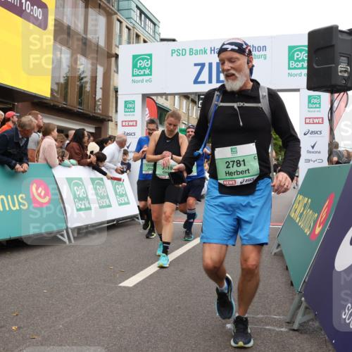 21.09.2025 - PSD Bank Halbmarathon Strokosch-Dieckow http://msf.ph/oto/8929504 21.09.2025 12:10:31 Ziel 1117, 1118, 1120, 2716, 2781, 3119, 3471, 3711, 3963 meine-sportfotos.de