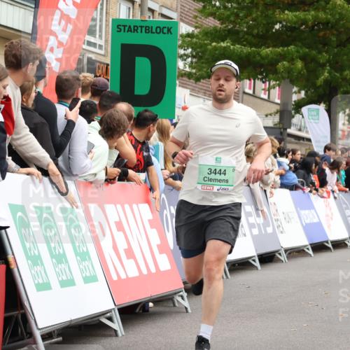 21.09.2025 - PSD Bank Halbmarathon Strokosch-Dieckow http://msf.ph/oto/8930766 21.09.2025 12:13:37 Ziel 2429, 3126, 3444, 3912 meine-sportfotos.de