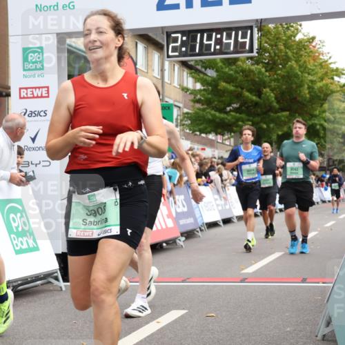 21.09.2025 - PSD Bank Halbmarathon Strokosch-Dieckow http://msf.ph/oto/8931029 21.09.2025 12:14:07 Ziel 1668, 1669, 2531, 2841, 2885, 3004, 3041, 3042, 3908 meine-sportfotos.de