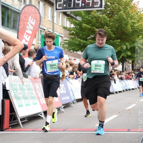 21.09.2025 - PSD Bank Halbmarathon Strokosch-Dieckow http://msf.ph/oto/8931042 21.09.2025 12:14:08 Ziel 1668, 1669, 2531, 2841, 2885, 3004, 3041, 3042, 3908 meine-sportfotos.de