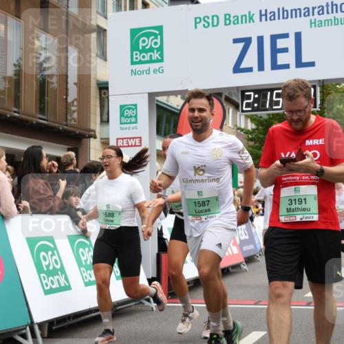 21.09.2025 - PSD Bank Halbmarathon Strokosch-Dieckow http://msf.ph/oto/8931348 21.09.2025 12:15:13 Ziel 1071, 1072, 1384, 1587, 1588, 1589, 1641, 3140, 3191, 3517, 3902 meine-sportfotos.de