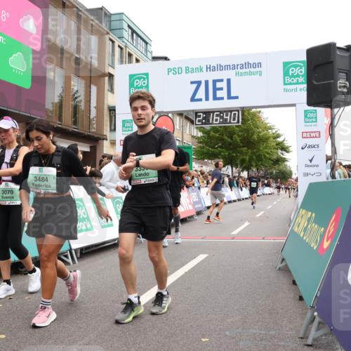 21.09.2025 - PSD Bank Halbmarathon Strokosch-Dieckow http://msf.ph/oto/8931588 21.09.2025 12:16:03 Ziel 1734, 2615, 2958, 3070, 3339, 3397, 3484 meine-sportfotos.de