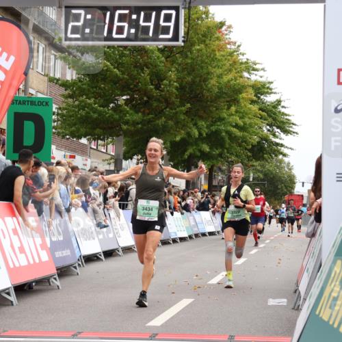 21.09.2025 - PSD Bank Halbmarathon Strokosch-Dieckow http://msf.ph/oto/8931640 21.09.2025 12:16:12 Ziel 2615, 3320, 3397, 3434 meine-sportfotos.de