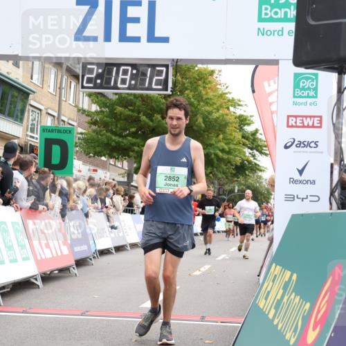 21.09.2025 - PSD Bank Halbmarathon Strokosch-Dieckow http://msf.ph/oto/8932183 21.09.2025 12:17:35 Ziel 1143, 1144, 1145, 2852 meine-sportfotos.de