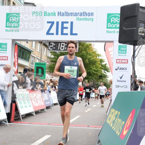 21.09.2025 - PSD Bank Halbmarathon Strokosch-Dieckow http://msf.ph/oto/8932186 21.09.2025 12:17:36 Ziel 1143, 1144, 1145, 1590, 2852, 3308, 3781 meine-sportfotos.de