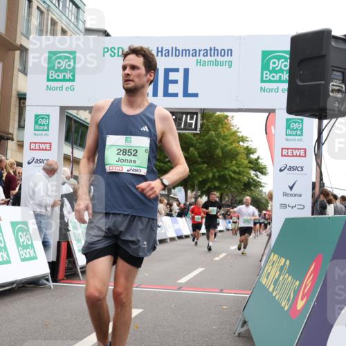 21.09.2025 - PSD Bank Halbmarathon Strokosch-Dieckow http://msf.ph/oto/8932194 21.09.2025 12:17:37 Ziel 1143, 1144, 1145, 1590, 2852, 3308, 3781 meine-sportfotos.de