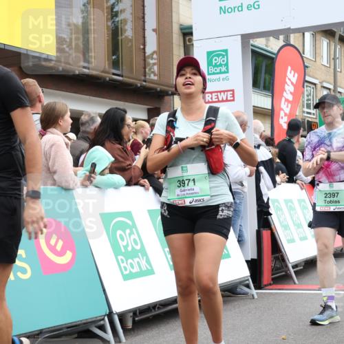 21.09.2025 - PSD Bank Halbmarathon Strokosch-Dieckow http://msf.ph/oto/8932353 21.09.2025 12:18:21 Ziel 1539, 2397, 3363, 3415, 3971 meine-sportfotos.de